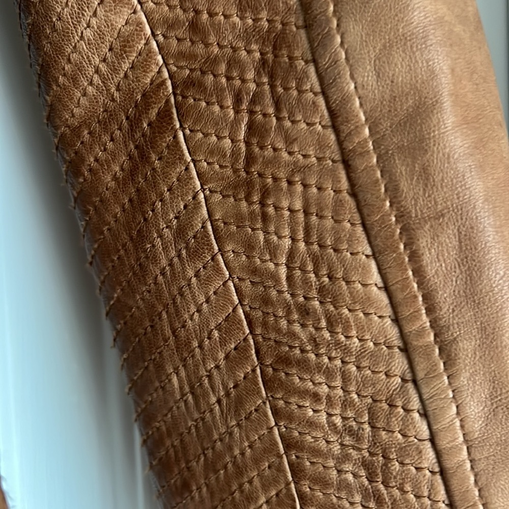 Danier buttery soft leather jacket - Picture 4 of 10